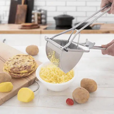Détail du mécanisme en acier inoxydable du presse purée EasyCut™ - Cuisinezchezvous.com