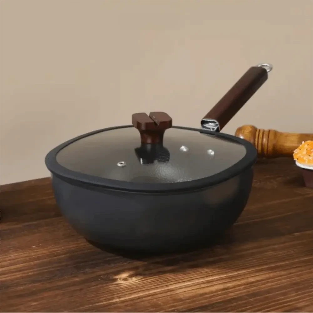 Poêle carrée fer forgé manche bois détail finition - Cuisinezchezvous.com