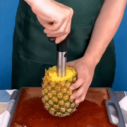 Démonstration de la découpe d'un ananas frais avec l'évideur EasyCut
