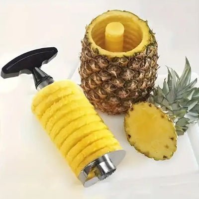 Coupe-ananas professionnel EasyCut en acier inoxydable sur fond blanc