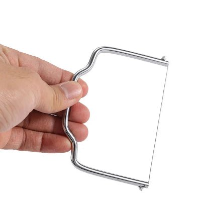 Détail de la lame en acier inoxydable du coupe-fromage EasyCut. - Cuisinezchezvous.com