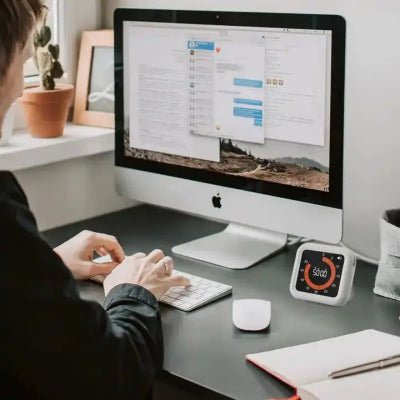 Détail du bouton rotatif ergonomique de la minuterie silencieuse pour un réglage fluide et intuitif.