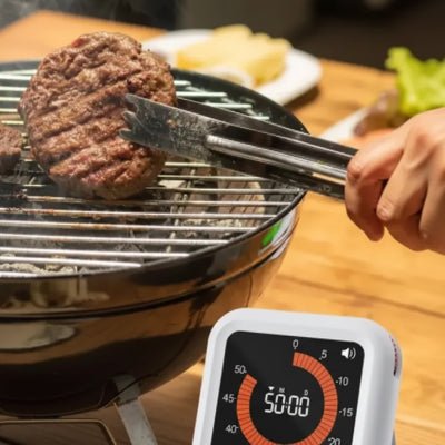 Gros plan sur le cadran de la minuterie silencieuse montrant les graduations précises pour les heures et les minutes.