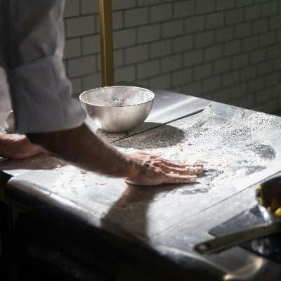 Planche à découper inox multifonction pour pétrir la pâte sans coller - Cuisinezchezvous