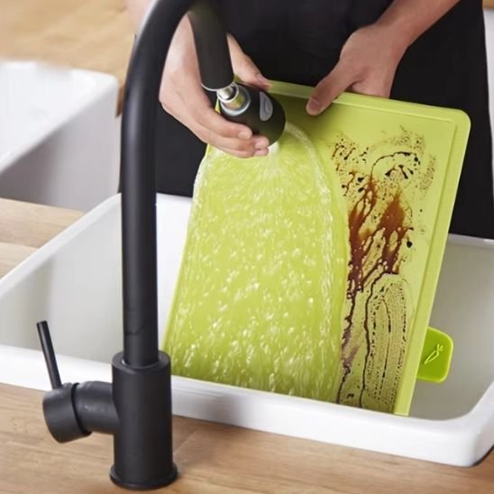 Set de 4 planches à découper colorées avec support de rangement vertical grisCuisinezchezvous.com