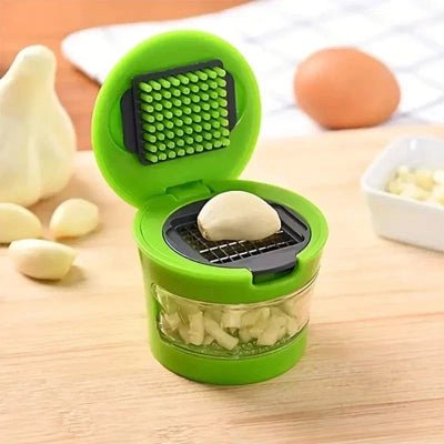 Presse ail ergonomique la couleur verte  et très robuste - Cuisinezchezvous.com