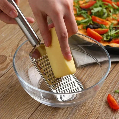 Râpe à fromage portable inox utilisation en cuisine - Cuisinezchezvous.com
